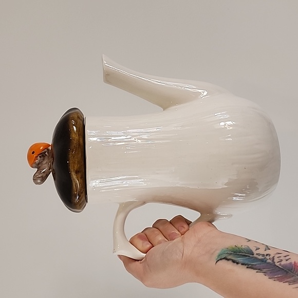 Vintage Merry Mushroom teapot - Picture 7 of 10